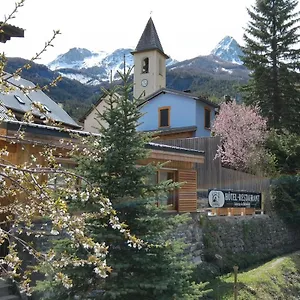 Auberge Du Bachelard Hotel